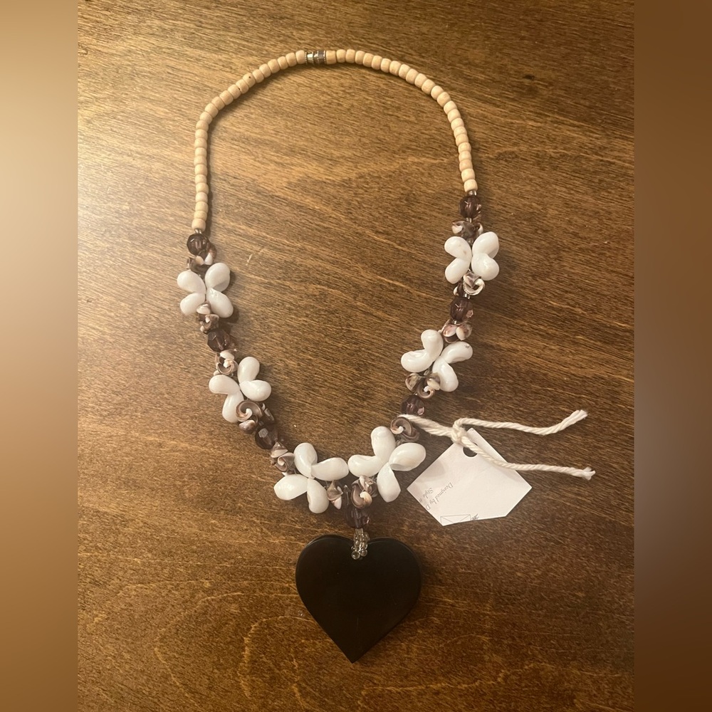 Handmade Mother of Pearl Handmade Shell Necklace with Iridescent Heart Pendant - Picture 8 of 8
